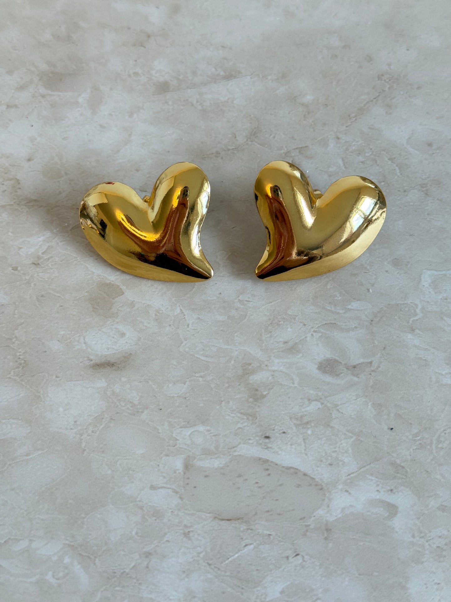 Amour Bold
