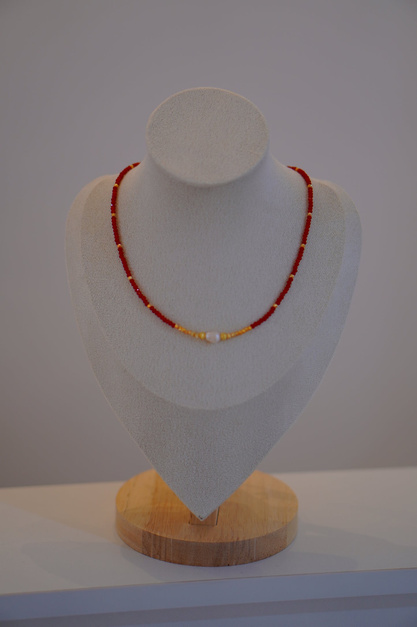 Perlenkette mit roten Glasperlen