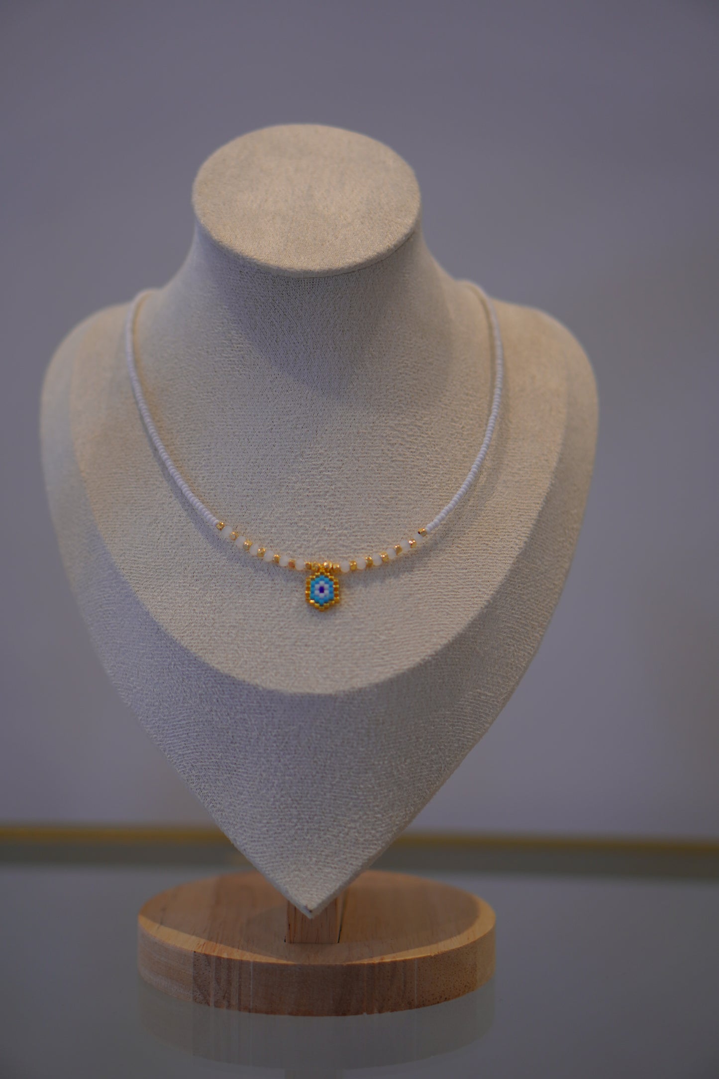 Perlenkette mit blauem Auge