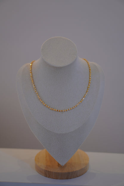 Perlenkette mit gold Akzenten