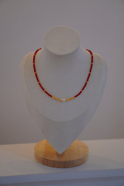 Perlenkette mit roten Glasperlen