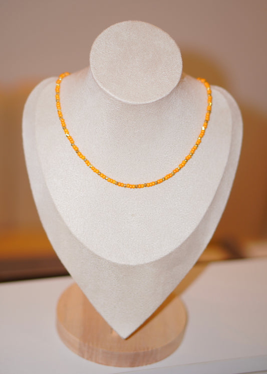 Perlenkette mit orangen Perlen