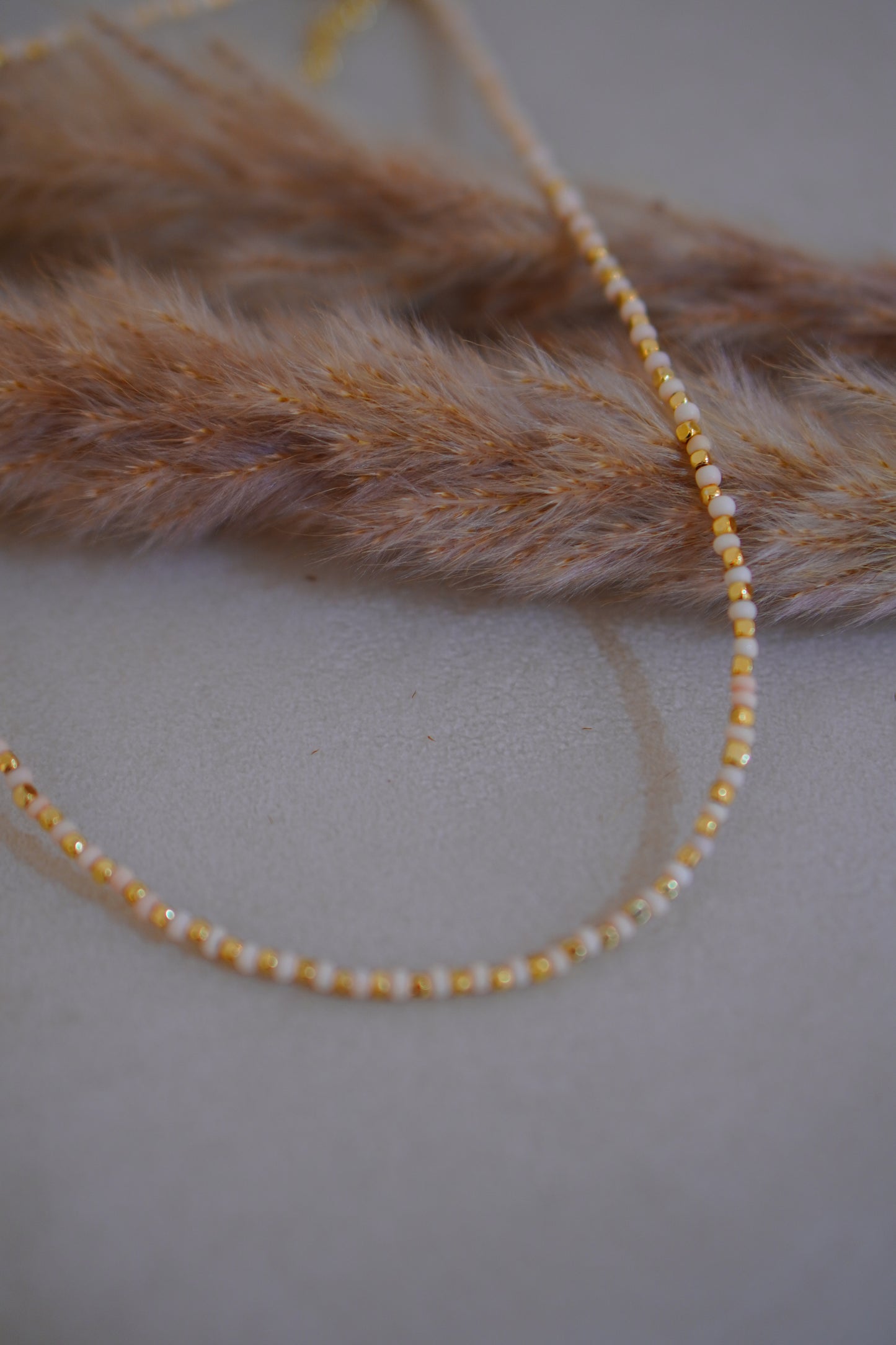 Perlenkette mit gold Akzenten