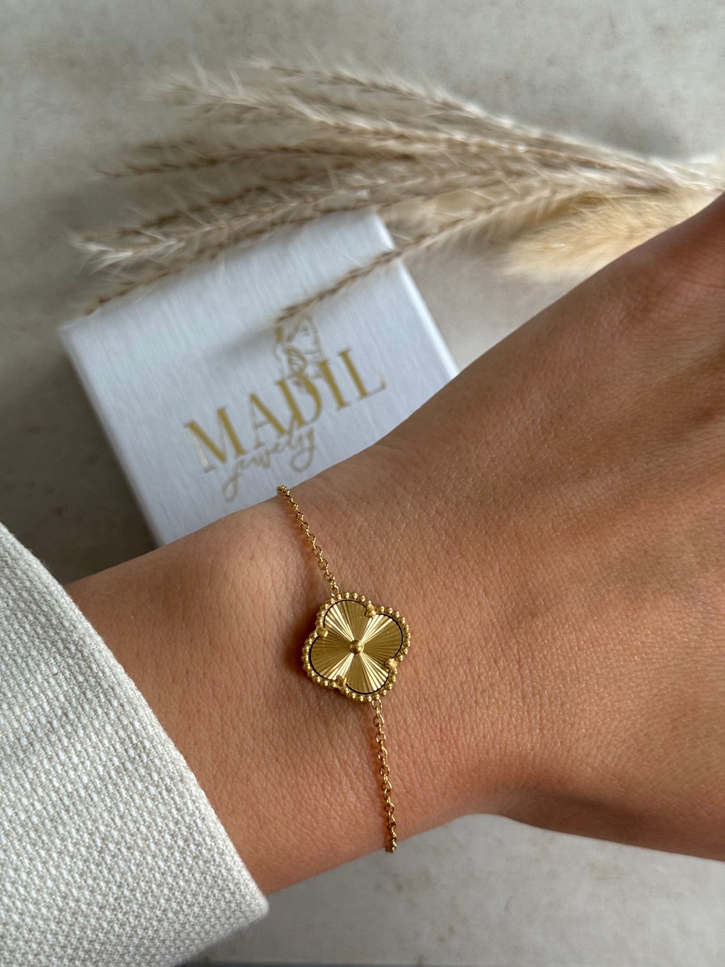 Golden Clover Armband