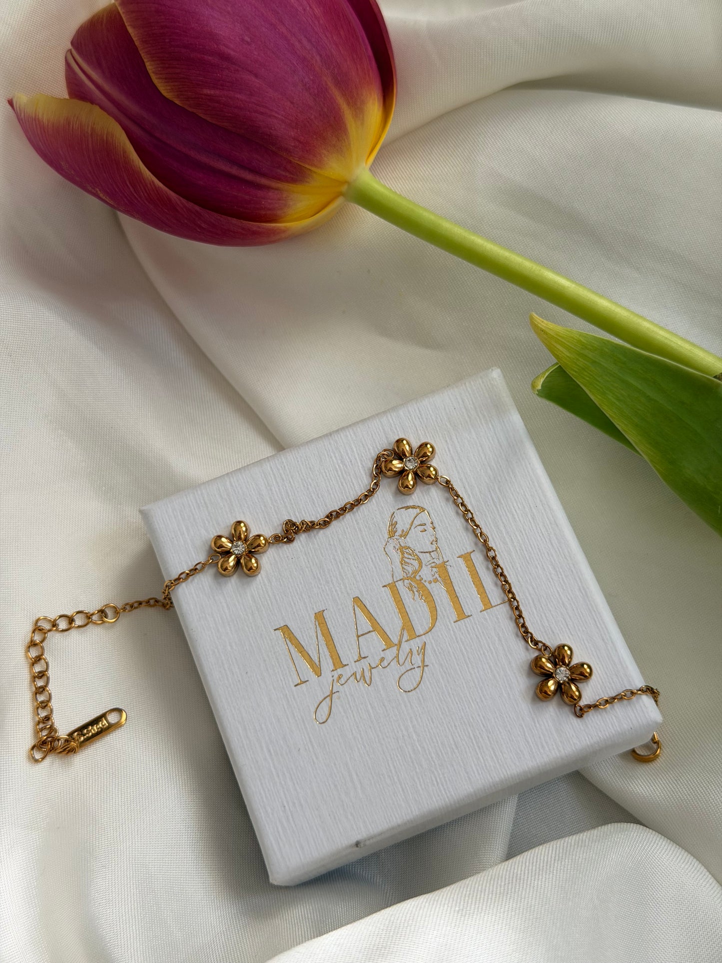 Golden Flower Armband