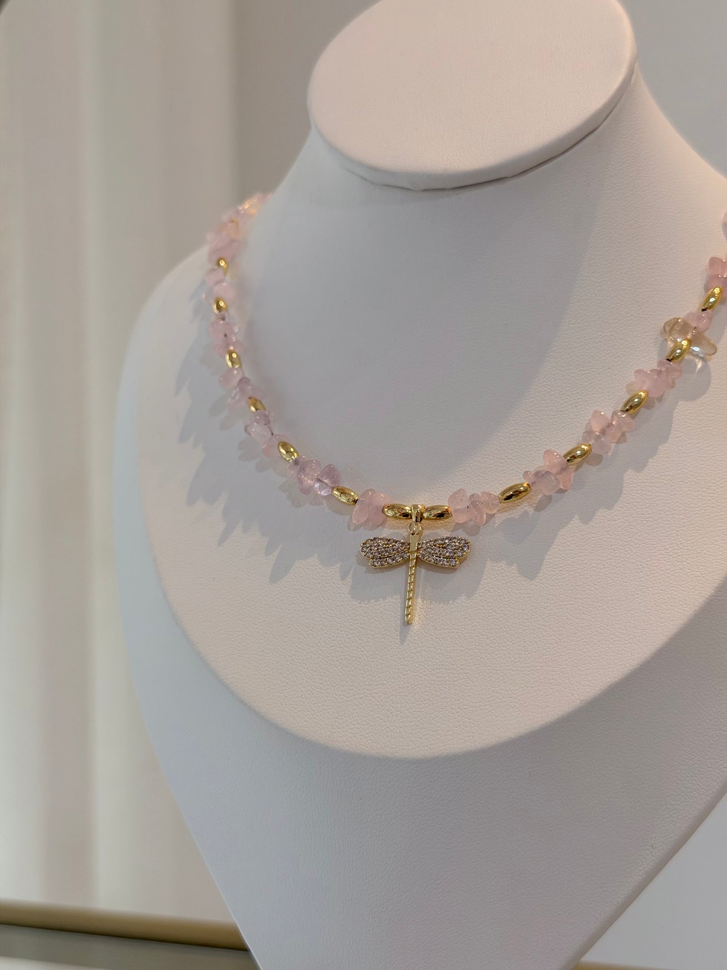 Libellenkette mit rosa Steinperlen