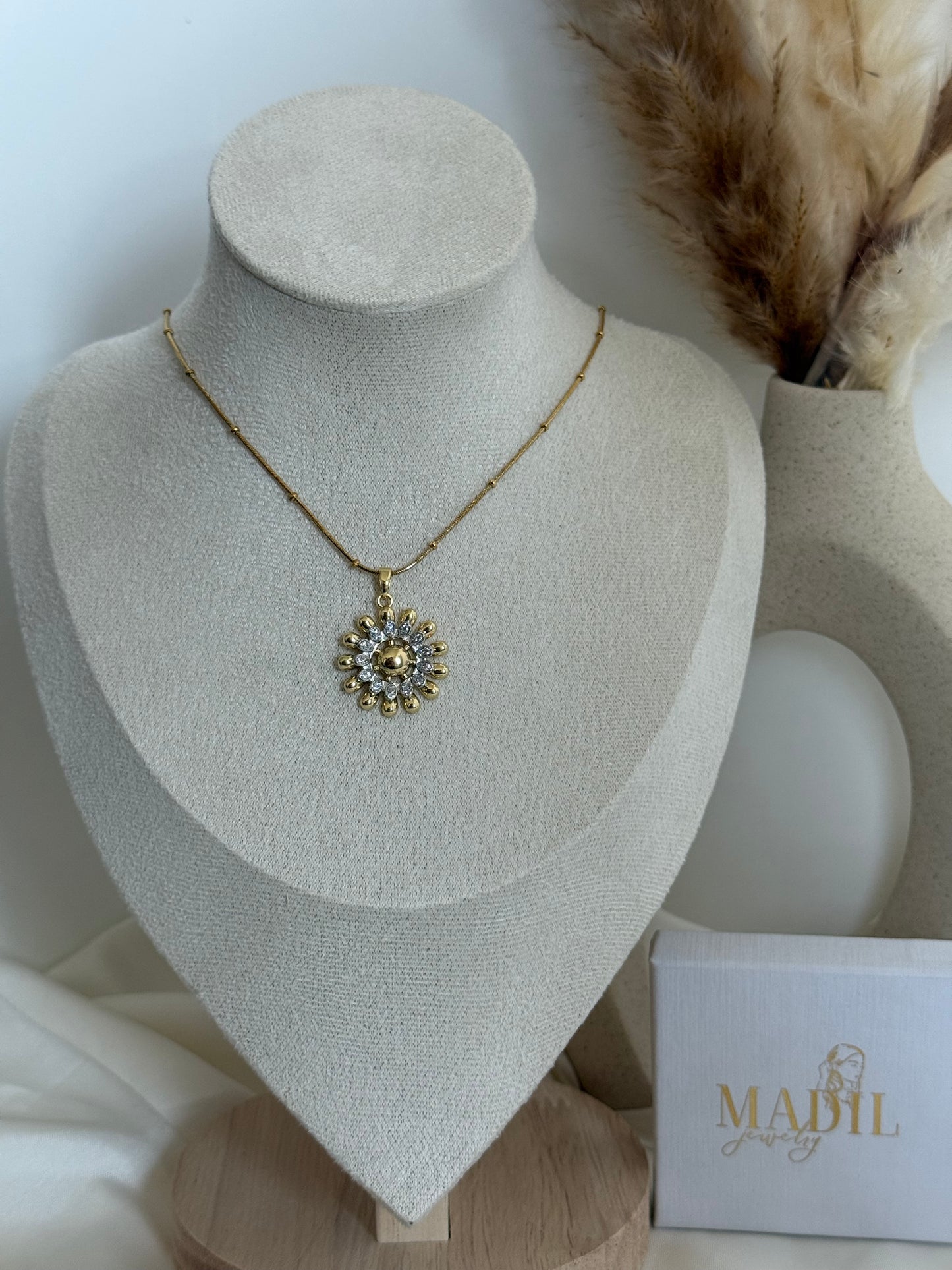 Golden Sunburst Halskette