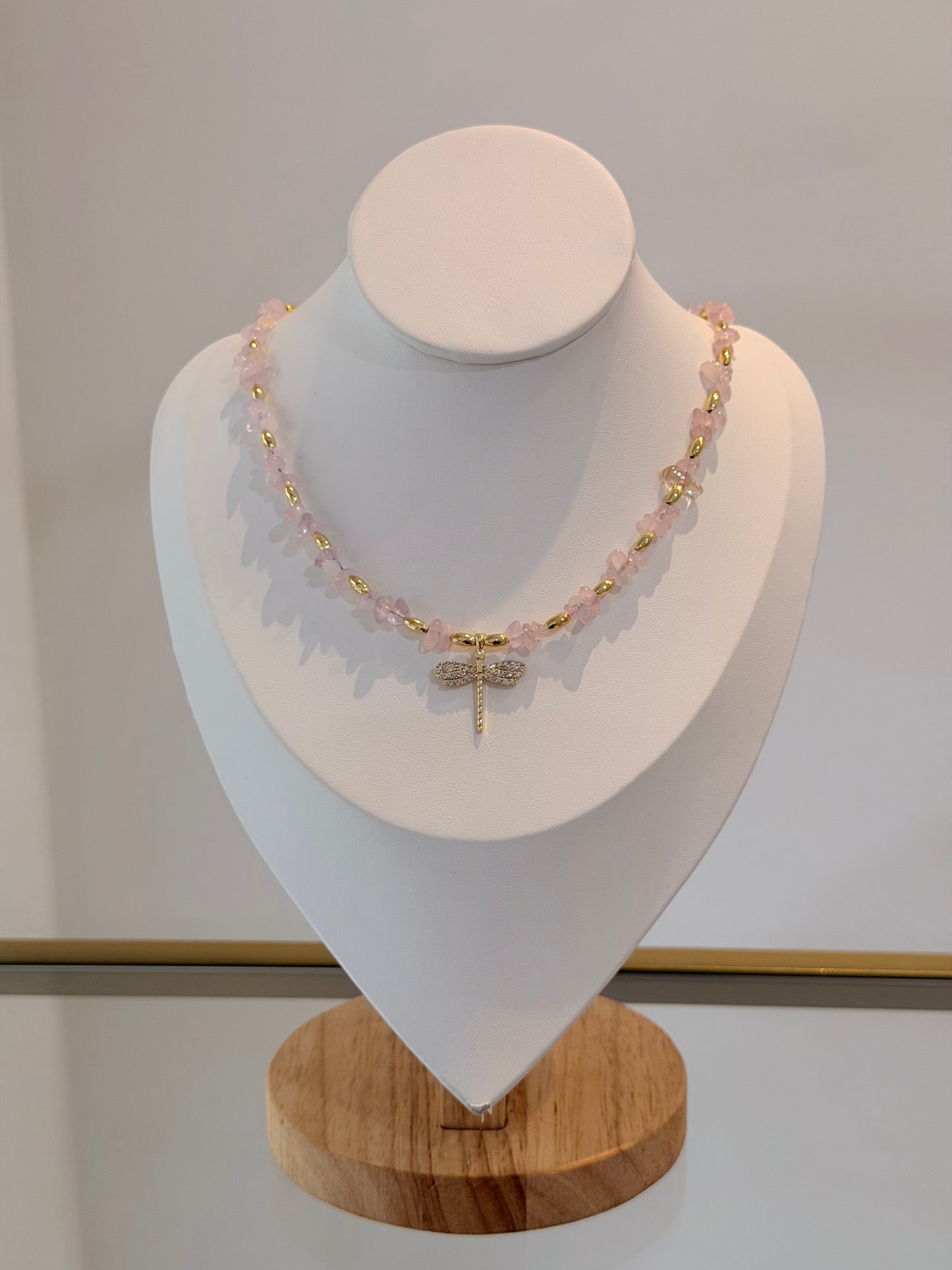 Libellenkette mit rosa Steinperlen