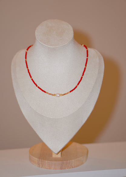 Perlenkette mit roten Glasperlen