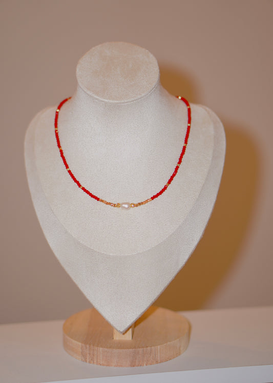 Perlenkette mit roten Glasperlen