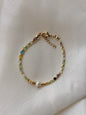 Perlenarmband mit Kristallperlen, goldenen Perlen und einer Süßwasserperle