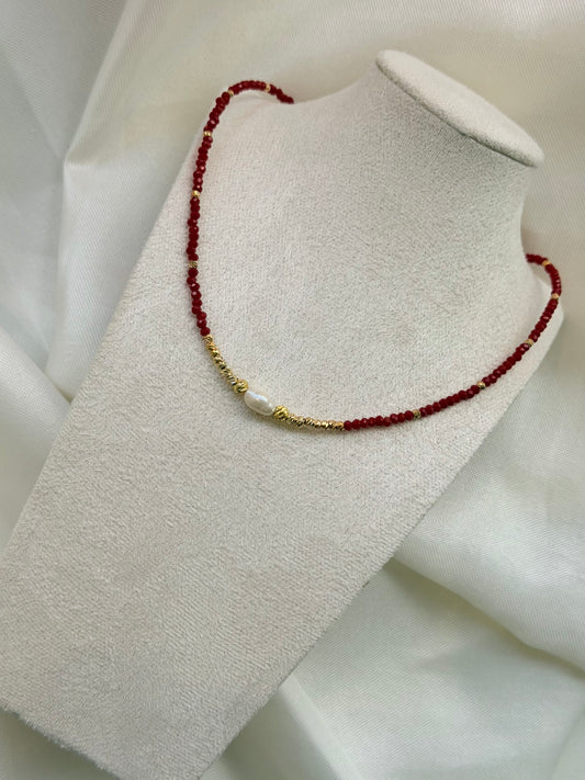 Perlenkette mit roten Glasperlen