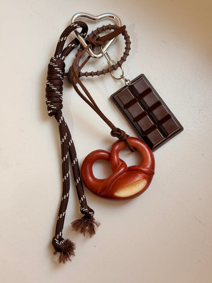Choco Pretzel Anhänger