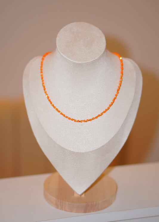 Perlenkette mit feinen orangen Perlen