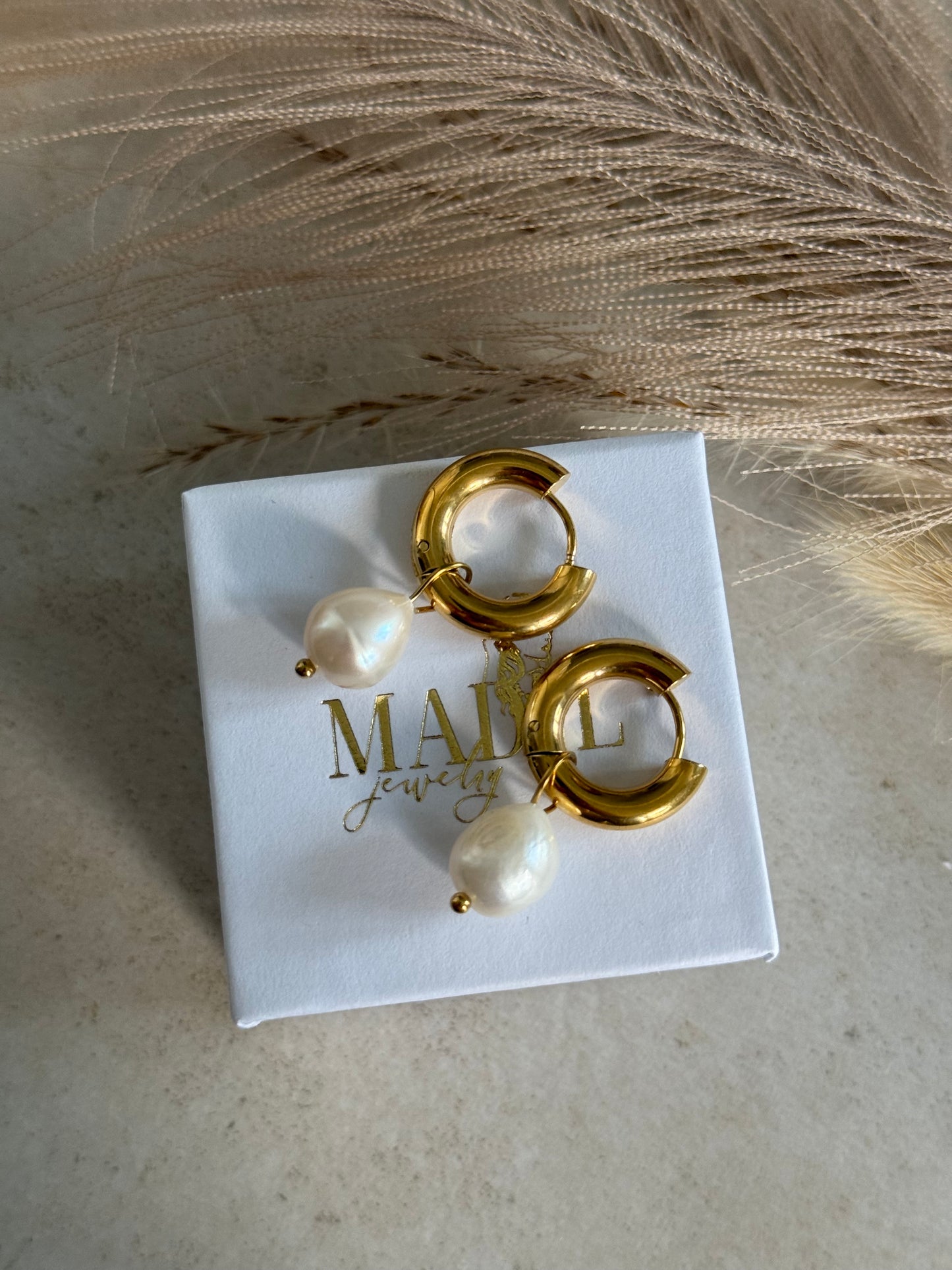 Pearl Drop Middle Ohrring