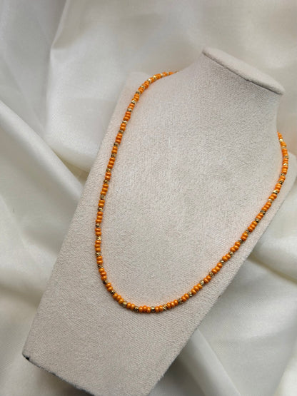Perlenkette mit orangen Perlen
