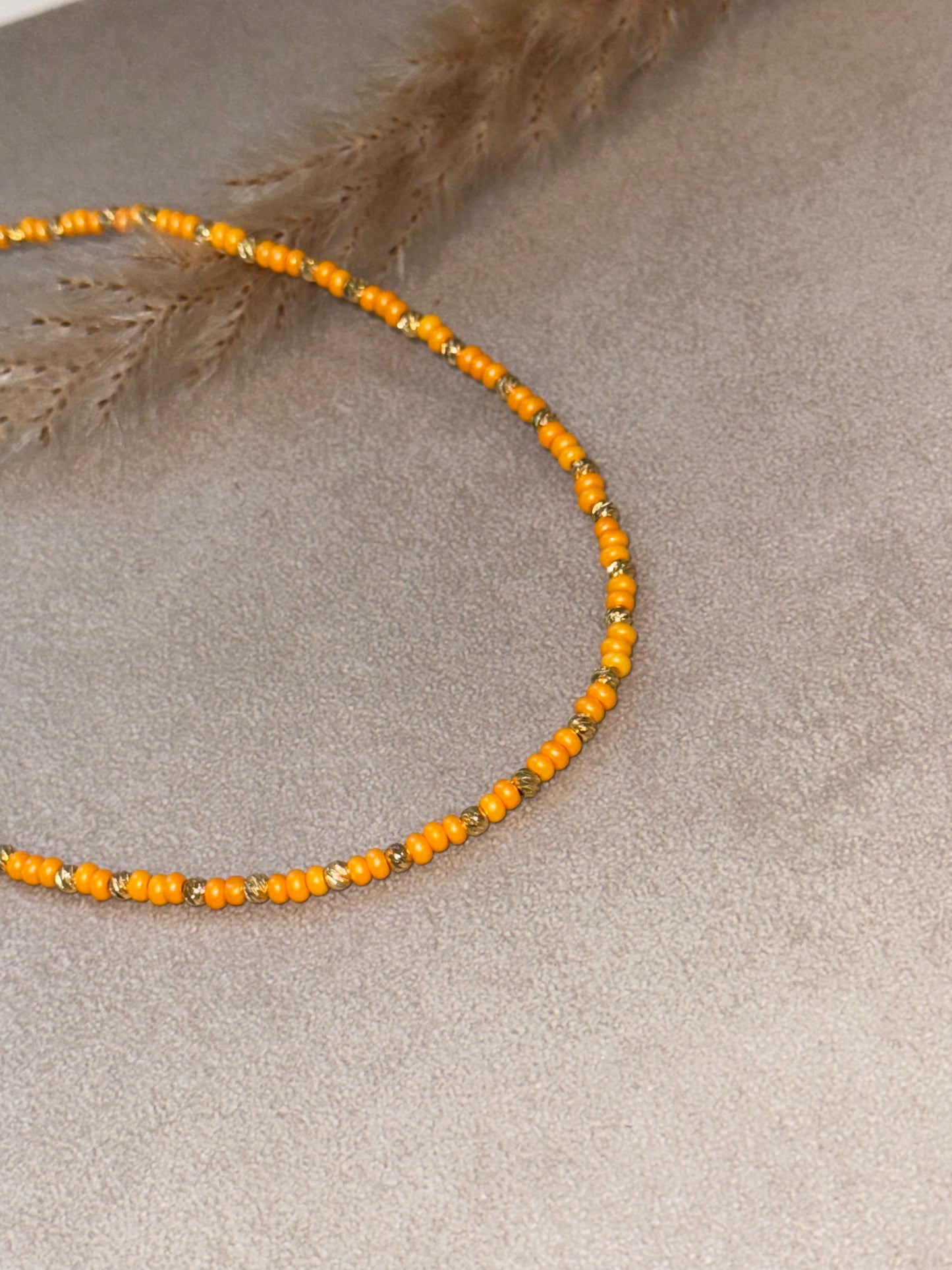 Perlenkette mit orangen Perlen